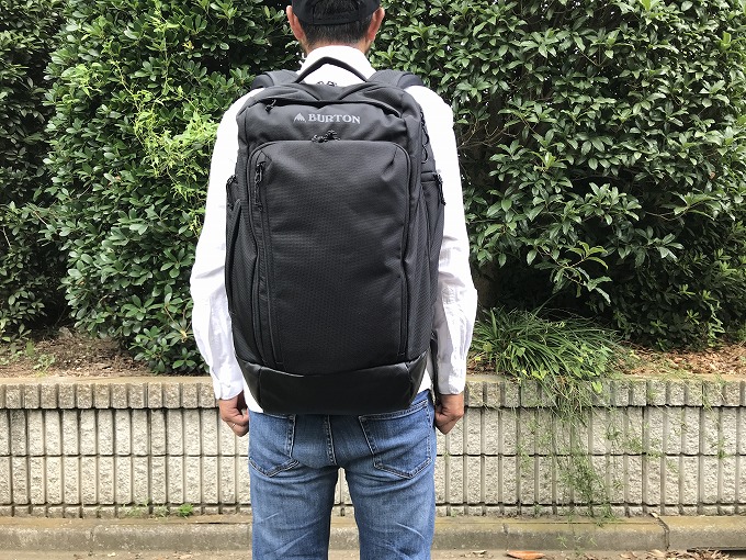 BURTONのMultipath 27L トラベルパックをレビュー!50/50に開くリュック